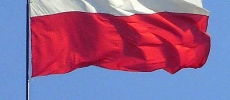 Święto Niepodległości w ZSO nr 2. Uczniowie utworzyli gigantyczną flagę.