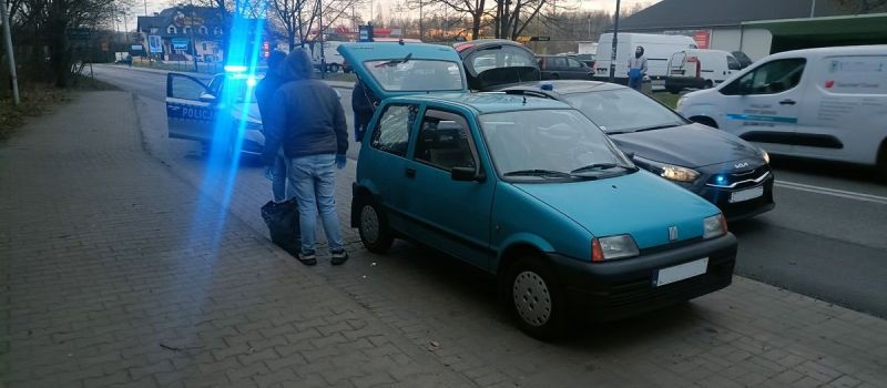 Policja odzyskała turkusowe Cinquecento