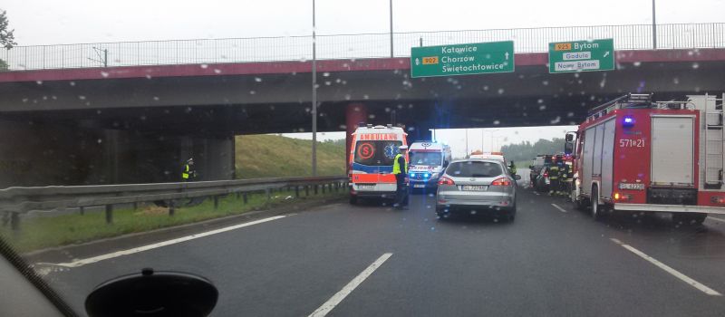 Wypadek na DTŚ. Ruch w kierunku Katowic utrudniony