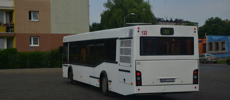 Pijana babcia wysiadła z autobusu bez wnuczki