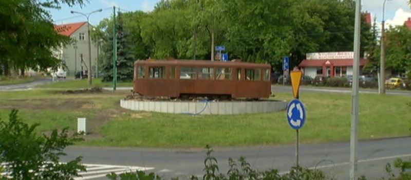 Tramwaj na rondzie w Chebziu