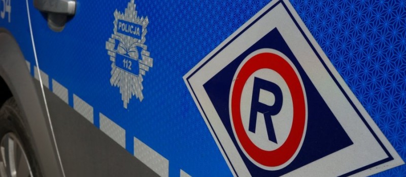 WYPADEK NA SKRZYŻOWANIU W STROSZKU