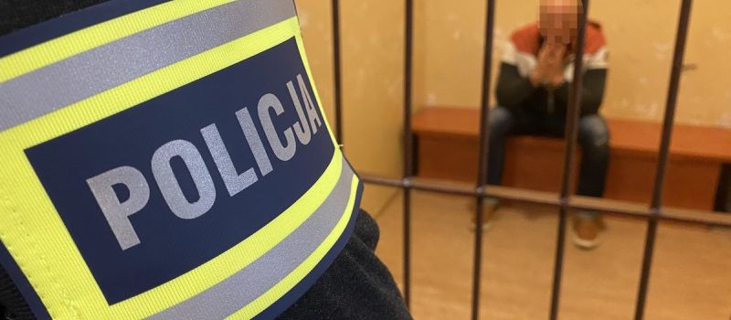 Schowała się w łazience przed policją