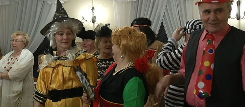 BAL PRZEBIERAŃCÓW - BAWILI SIĘ EMERYCI I RENCIŚCI