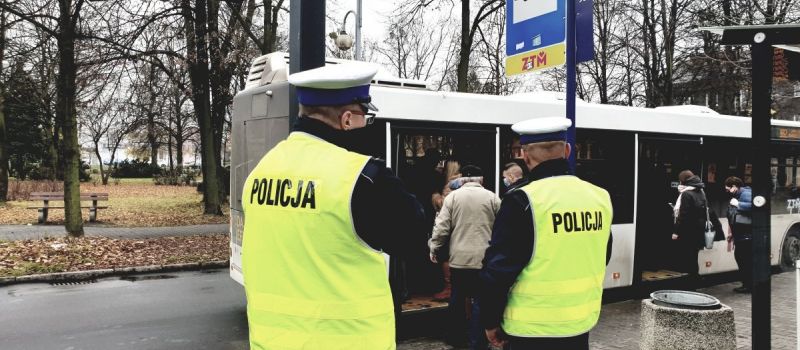 Reżim sanitarny w autobusach pod lupą policji