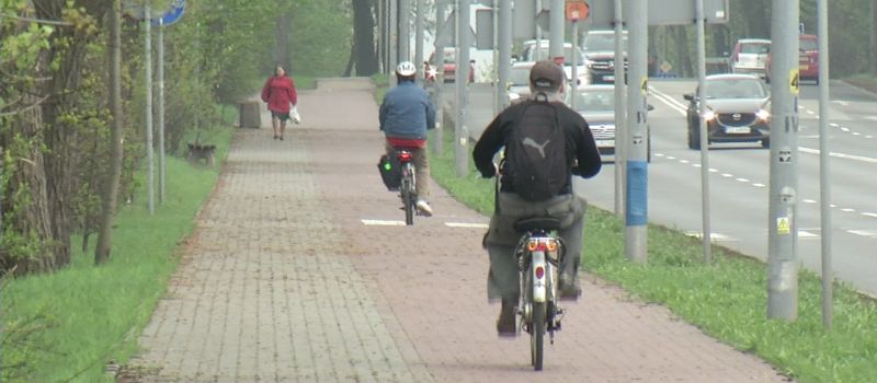 Rowerzyści wrócili na trasy. Policja apeluje