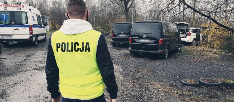 Rudzianin ruszył z bronią na policjantów