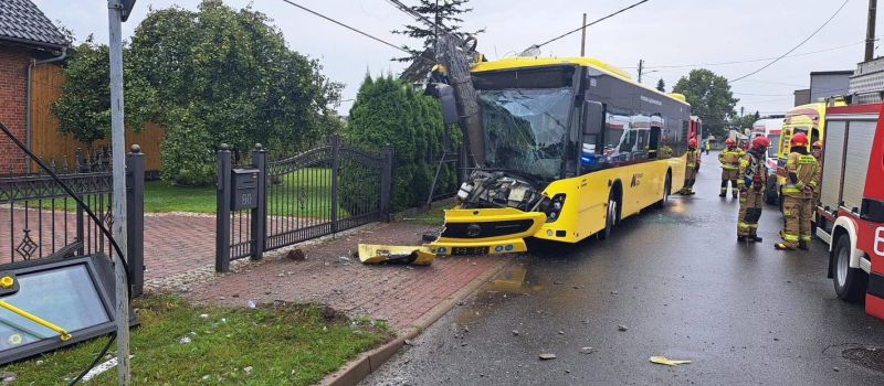 Kierowca autobusu zasłabł za kierownicą w Tarnowskich G...