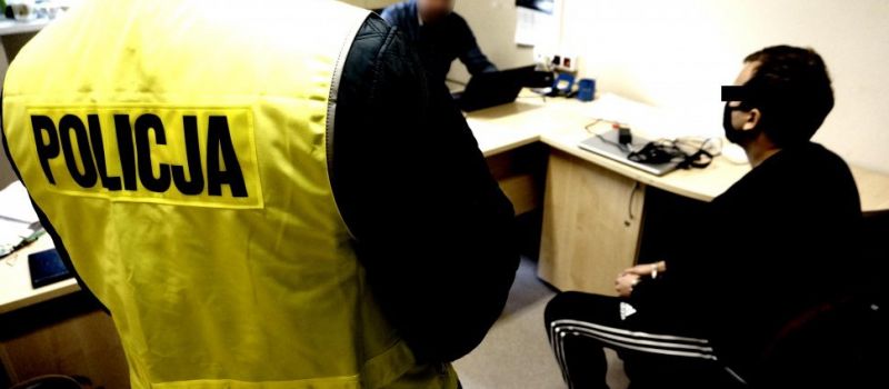 Internetowy oszust wpadł w ręce policji