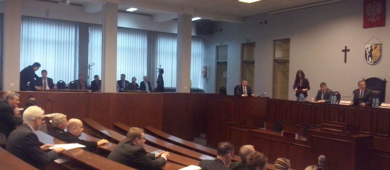 SESJA W BYTOMIU PRZERWANA DO WTORKU