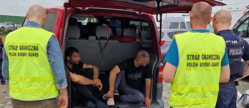 12 Syryjczyków kurier przewoził Volkswagenem